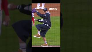 #Jhope First Pitch for the 2nd game of Korea Series 2024 between Samsung Lions and KIA Tigers #jhope