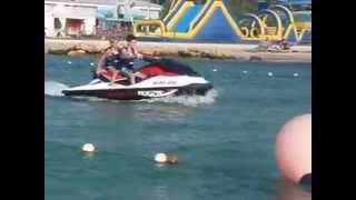 2014 Mike (14) und Marcel (13) fahren Jetski in Koratien