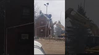 Komatsu Excavator Demolishes House #excavator #demolition #komatsu #constructionequipment #crunch