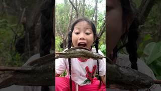 Survival Skills In Forest: Single Mom with RAW FISH #survival #camping #useful #bushcraft