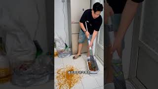 There's always soy sauce and soybean oil on the floor.#viralvideo #youtubeshorts