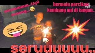 bermain percikan kembang api di tangan #bermain anak-anak#bermain kembang api#bermain bunga api