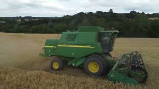 JOHN DEERE 1550 COLHENDO CEVADA