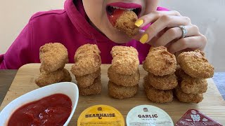 Asmr eating Burger King chicken nuggets with bearnaise- garlic- BBQ sauce|موکبانگ ناگت مرغ برگر کینگ