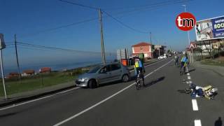 Pillan ‘in fraganti’ a un conductor que se dio a la fuga tras tirar a un ciclista en Oia