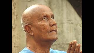 Sri Chinmoy Posing for Sculpture | New York 2000