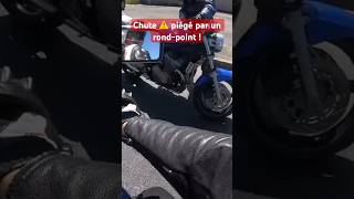 Chute ⚠️ piégé par un rond-point ! #shorts #motard #moto #chute #motovlog