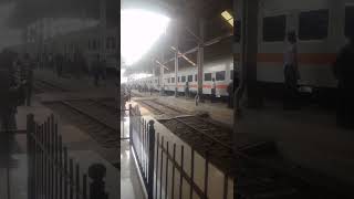 KA Lokal Bandung Raya Memasuki Stasiun Kiaracondong #shorts