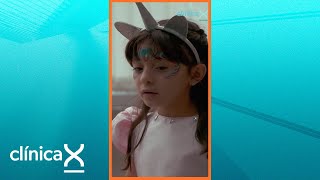 La niña tiene miedo de ver a la doctora | Clínica X