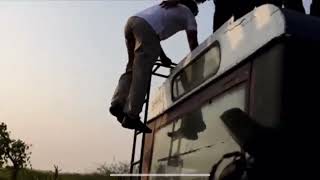 Rahul Gandhi Bus से उतरे ….