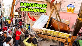 3RD FLOOR SE JANWAR KI UNLOADING KARDI | DANGEROUS COW | @mishkatkhan