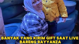 Banyak Yang Kirim Gift Saat Live Bareng Rayyanza, Sus Rini Malah Panik dan Ketakutan.