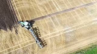 Ploughing with John Deere/zemes aršana ar John Deere