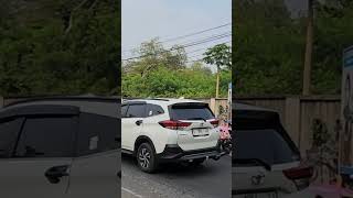 Mobil Mobilan Ada Di Jalan Raya