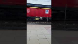 Freight train speeding through a Romanian train station #shorts #train #freighttrain #subscribe.