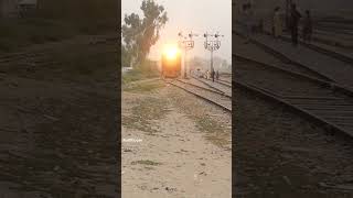 127Up changing loop line to mainline #train #pakistanrailways #railway