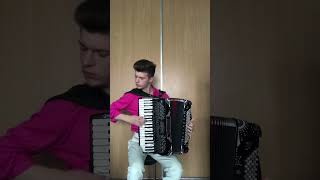 Simple warm up on accordion