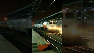 KA Taksaka Rangkaian lama melintas langsung Manggarai #shorts #keretaapi #taksaka #stasiunmanggarai