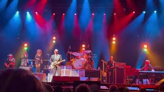 Joe Bonamassa in LR, AR - Heart That Never Waits