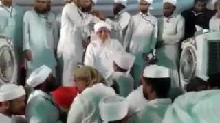 رئيس القبوري أبو بكر أحمد كانتبرم الهندي يتبرك به أتباعه في كيرلا malayalam Islamic Video Gallery