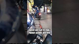 Sembarangan Bet Parkir Motornya #viralvideo #short #shorts #viralshorts #motorcycle #parkirliar