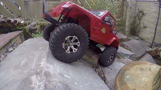 RC Jeep MST CFX rock crawling