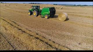 John Deere Gerstenstroh Pressen