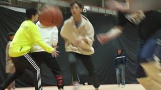 #SongJiYang And #ZhengFanXing Just Can Watch Their Older Brothers Play Basket Ball