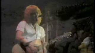 Status Quo - Living On An Island