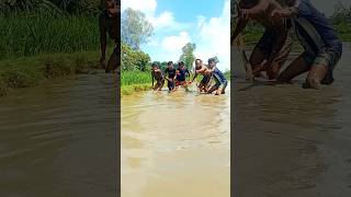 A huge fish was caught after the net was lifted and the fish went nowhere and could not be found