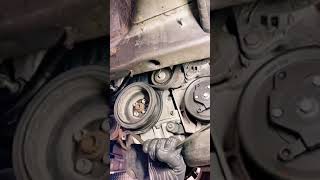 Technique to remove drive belt #shorts #technicaltech #mechanicalengineering #engineering #enginee