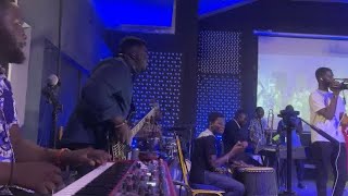 Hot Praise Session with Kwaku Gyasi🔥..Sweet Bass Groove||Emma the bass player||Enjoy😊