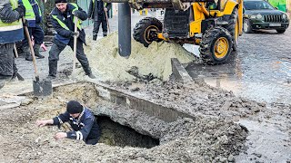 A pipe burst under the road. Soldering a pipe Underground. How do they do it?