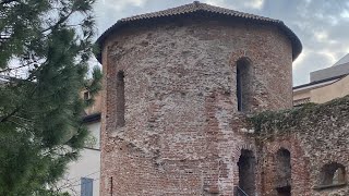 La torre del monastero: simbolo delle mura antiche di Milano