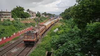 12509 SMVT Bangalore Guwahati Express leaving Bolpur Shantiniketan Station #indianrailways #bolpur