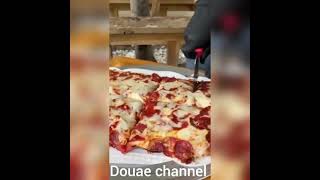 شوفوا البيتزا روعة 😋🍕 والجبنة يا سلام 🧀 #shorts #pizza #fromage #جبنة#بحبكم