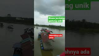 jembatan gantung dibawahnya ada pasar