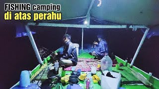 mancing malam sambil masak dan tidur di atas perahu