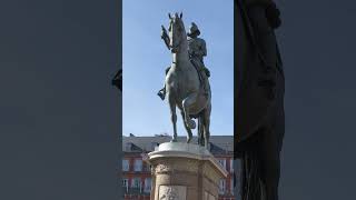 The one time Bakery, and King Philip 3 statue.