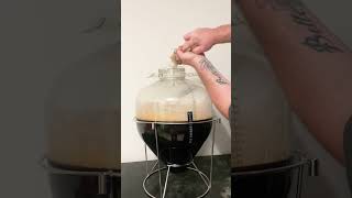 Brew beer at home with this super easy method. #homebrewing #beer #homebrewer #beginnerhomebrew