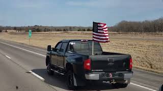 Mores Film 2022-02-28 We follow the US 🇺🇸Convoy through Missouri 😄💕🚛