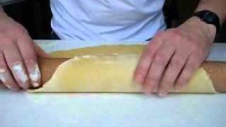 Comment garnir un moule de pâte à tarte - How to furnish a tart mould