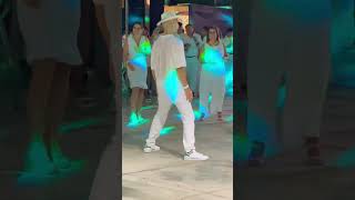 Bailando samba en una fiesta 🥳 carnavales 😛😛😛😛😛