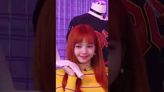 Lisa seducing Jisoo in Live Television