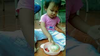 bayi laper makan donat #shorts