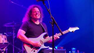 Vinnie Moore-"Cheap Sunglasses (ZZ Top)" (10/7/24) Sellersville Theater (Sellersville, PA)