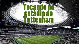 Tocando no estádio do Tottenham Hotspur