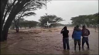 ABSOLUTELY:DARING PILOT SAVES PEOPLE FROM DROWNING AFTER LORRY WAS SWEPT BY FLOODS IN SAMBURU KENYA