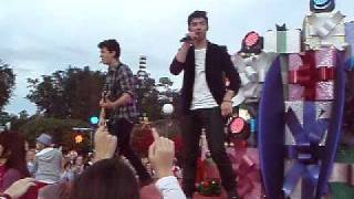 Jonas Brothers Christmas Parade 2009