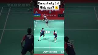 Kenapa ketika lucky ball beberapa pemain minta maaf ke lawan? 🤔 #shorts #badminton subscribe me 👇